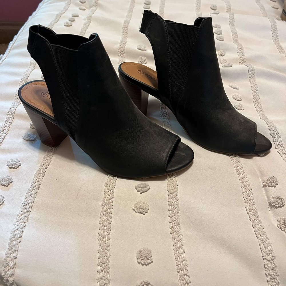 Maurice’s open toe black heels size 9